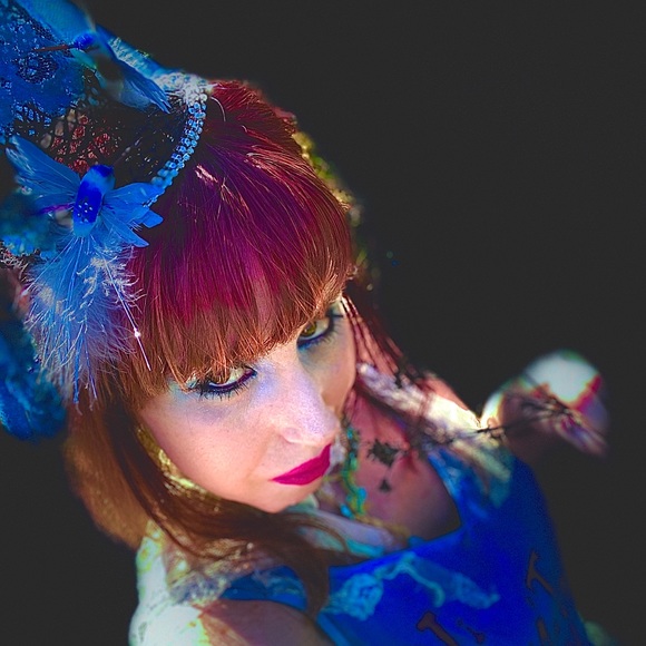 Blue fairy witch hat feather fascinator with veil - Picture 10 of 10